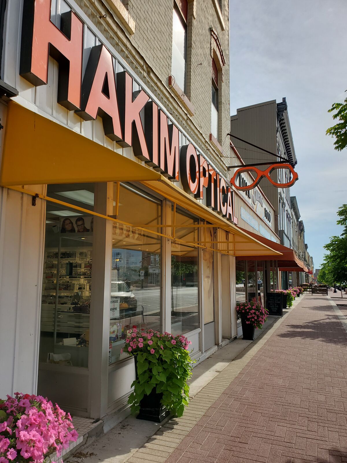 Hakim Optical