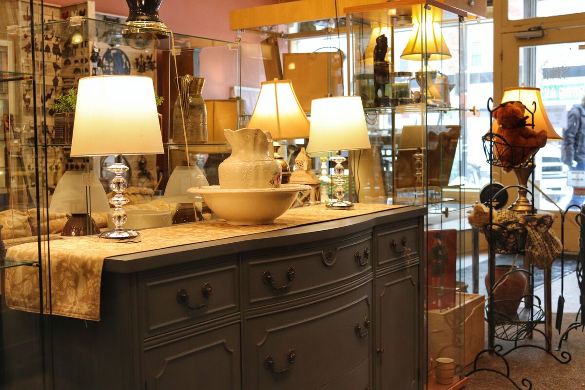 A Buy & Sell Shop